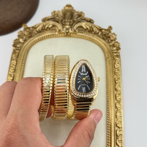 HOT ITEM – Serpenti-Inspired Gold Coil Watch – Bestseller! - Picture 12 of 17